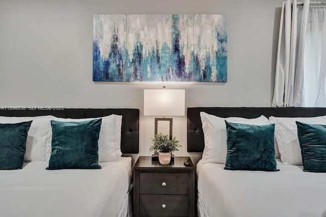 Building Photo - 1321 S 16th Ave