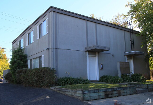 Building Photo - Edison Court