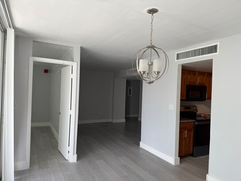 living room - 1865 79th Street Cswy