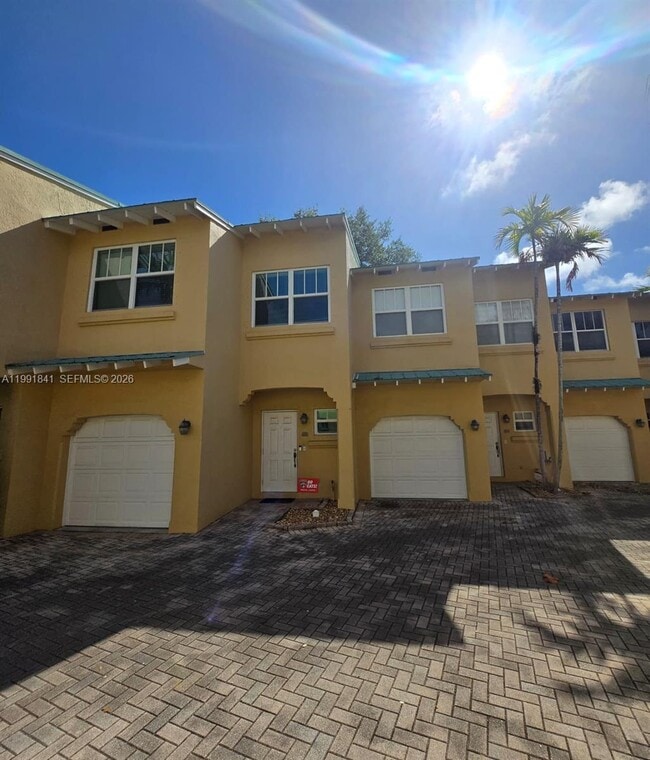 Building Photo - 806 SE 14th St