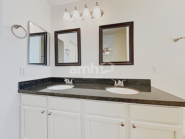 Building Photo - 368 S 161ST Dr
