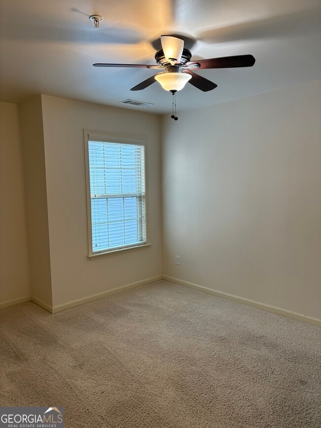 Building Photo - 2245 Knoxhill View