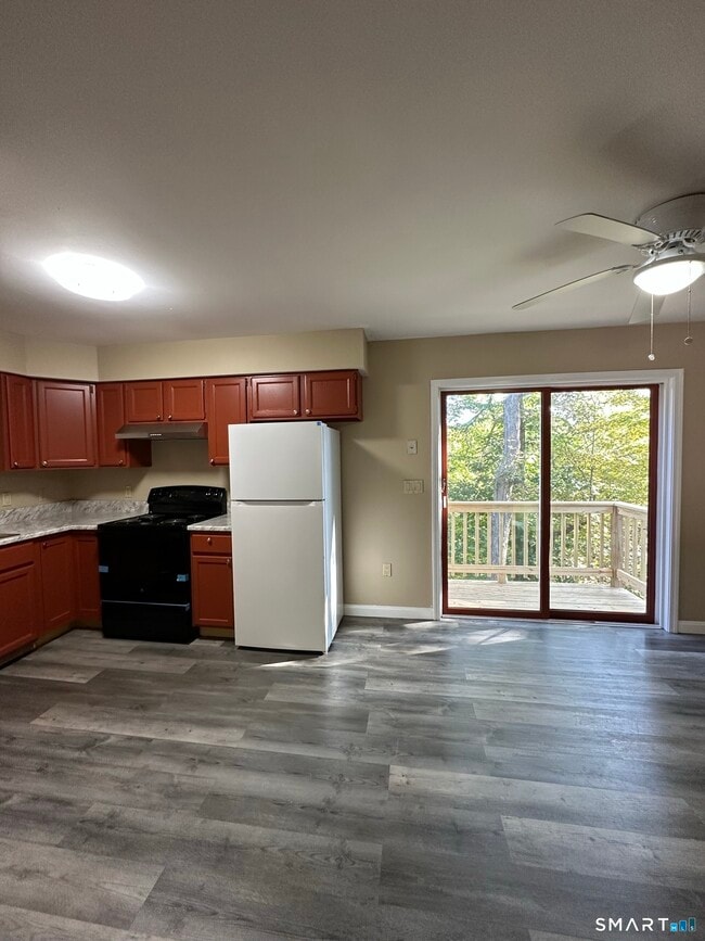 Building Photo - 138 Maple St