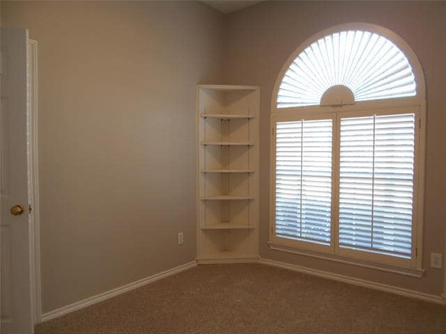 Building Photo - 4804 Holly Berry Dr