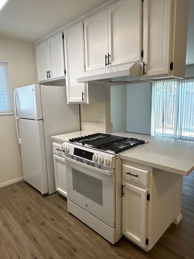 Building Photo - 408-14 Delaware St