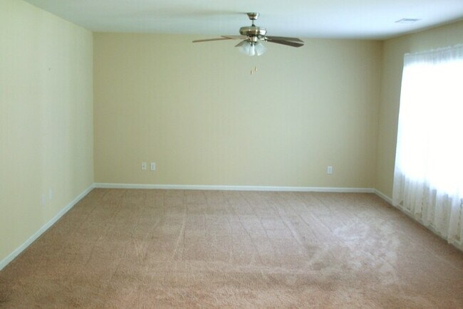 Building Photo - 4 bedroom cul de sac lot