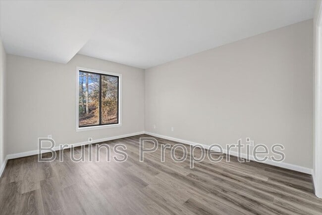 Building Photo - 1504 Benjamin Pkwy