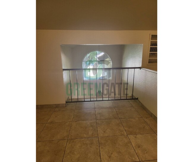 Building Photo - 2428 Woodvale Dr