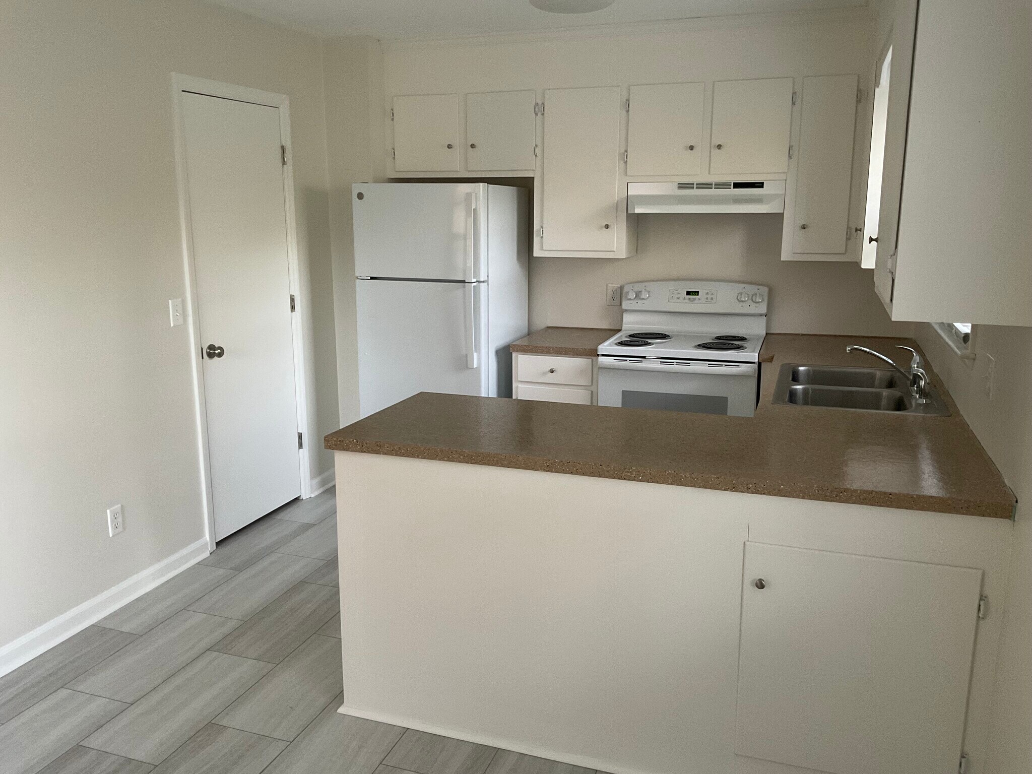 Building Photo - 612 Garland Dr