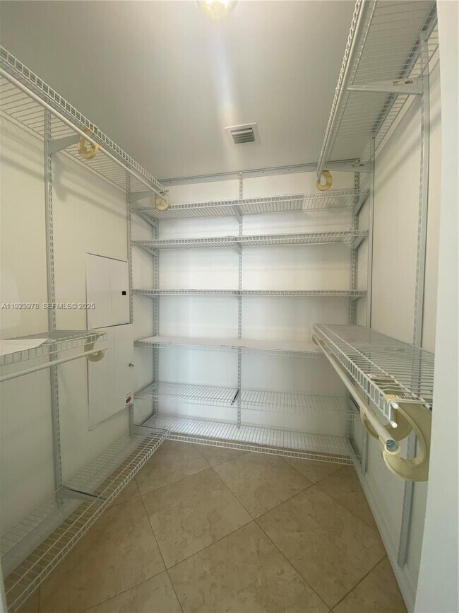 Building Photo - 185 SW 7th St