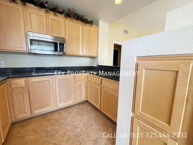 Building Photo - 2 BEDROOM HIGHLY UPGRADED PARK AVENUE CONDO!