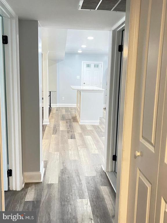 Building Photo - 5103 Acorn Dr