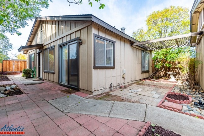 Building Photo - 4485 Kirk Rd