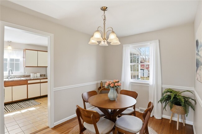 Building Photo - 37 Oakmount Dr