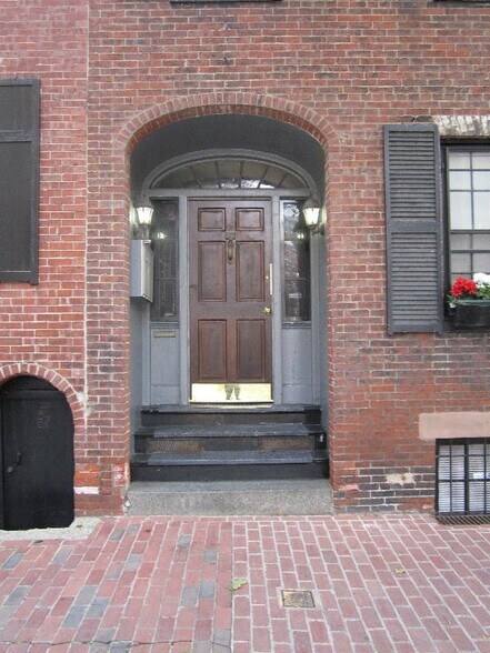 Building Photo - 26 Fayette St