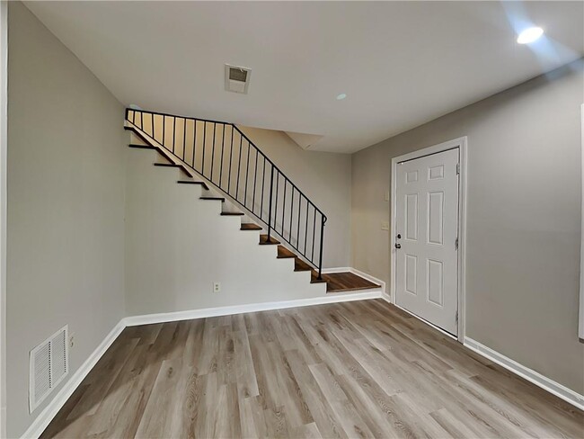 Building Photo - 1775 Whitehall Forest Ct SE