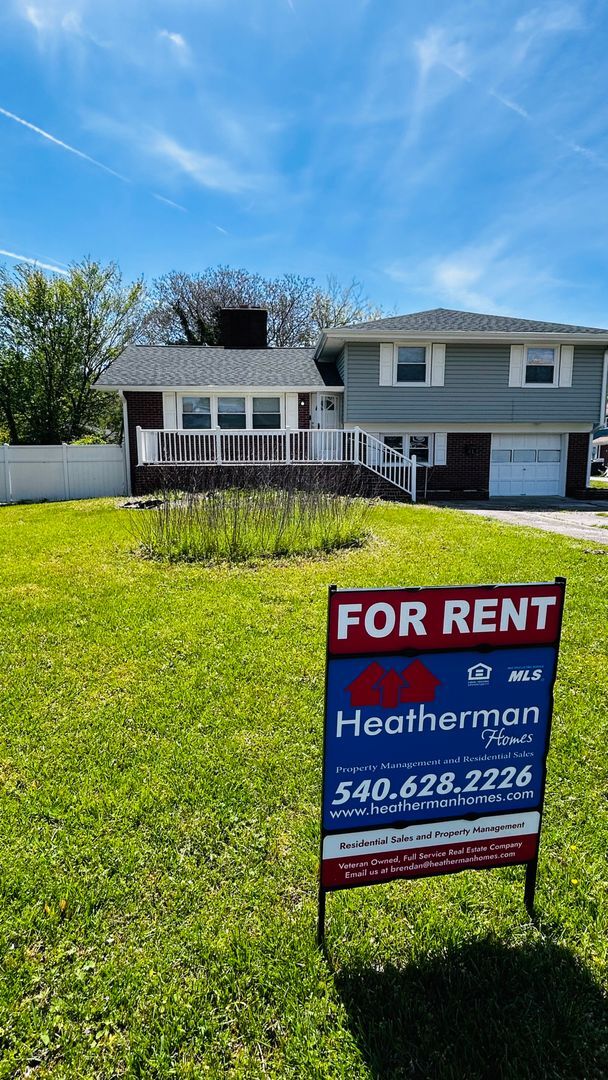 Building Photo - HAMPTON - BEAUTIFULLY UPDATED HOME