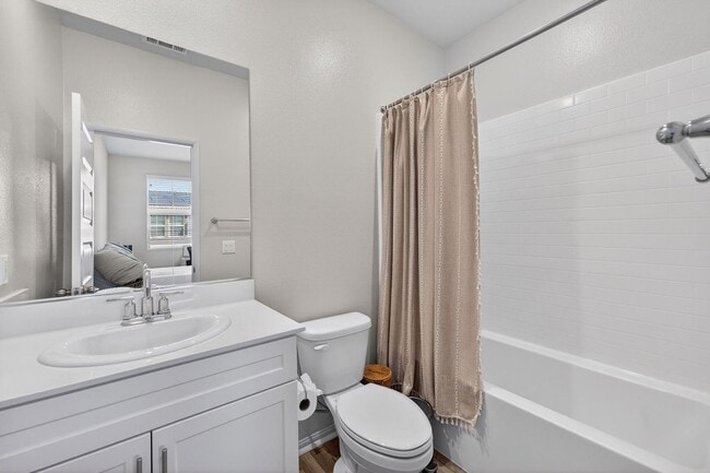 Building Photo - 40379 Melrose Dr