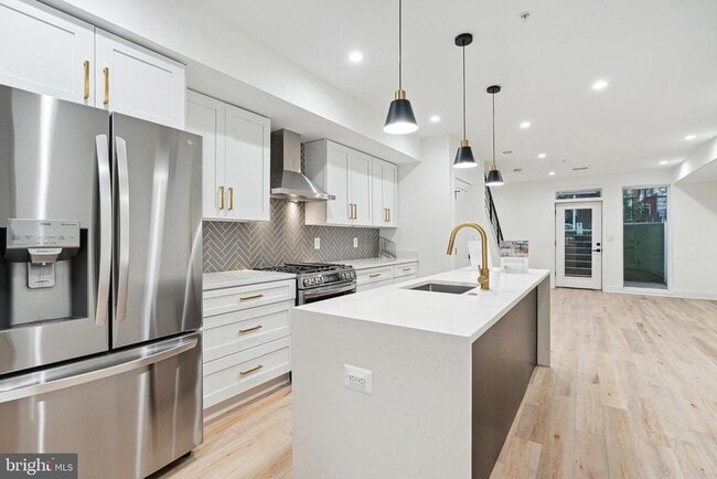 Building Photo - 1111 K St NE