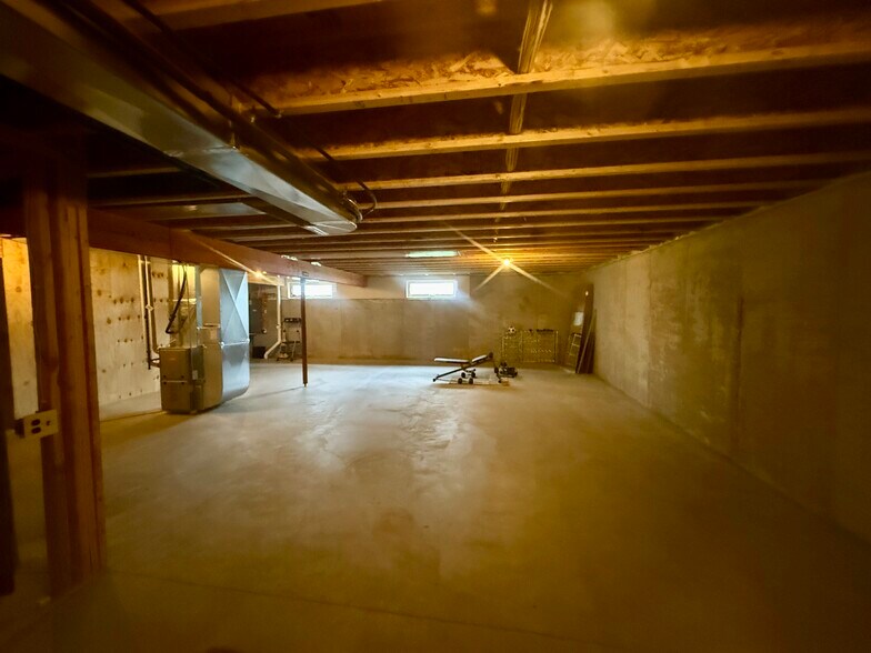 Building Photo - 327 Sunshine Ln