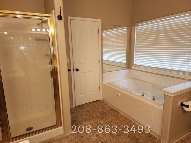 Building Photo - 2386 E Three Bars Dr