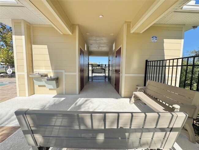 Building Photo - 632 Autumn Stream Dr