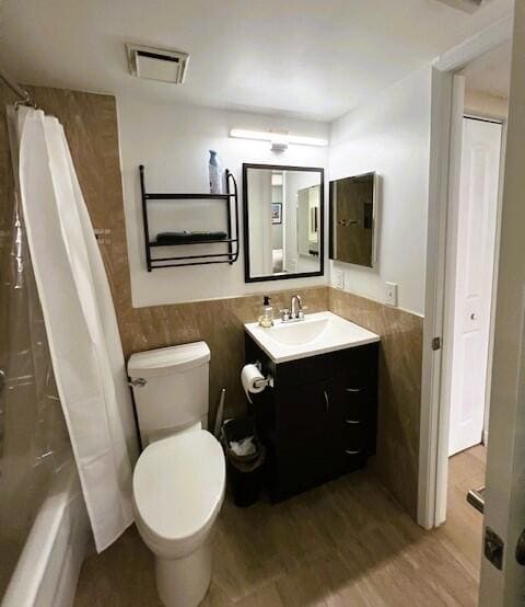 Building Photo - 2025 Lavers Cir