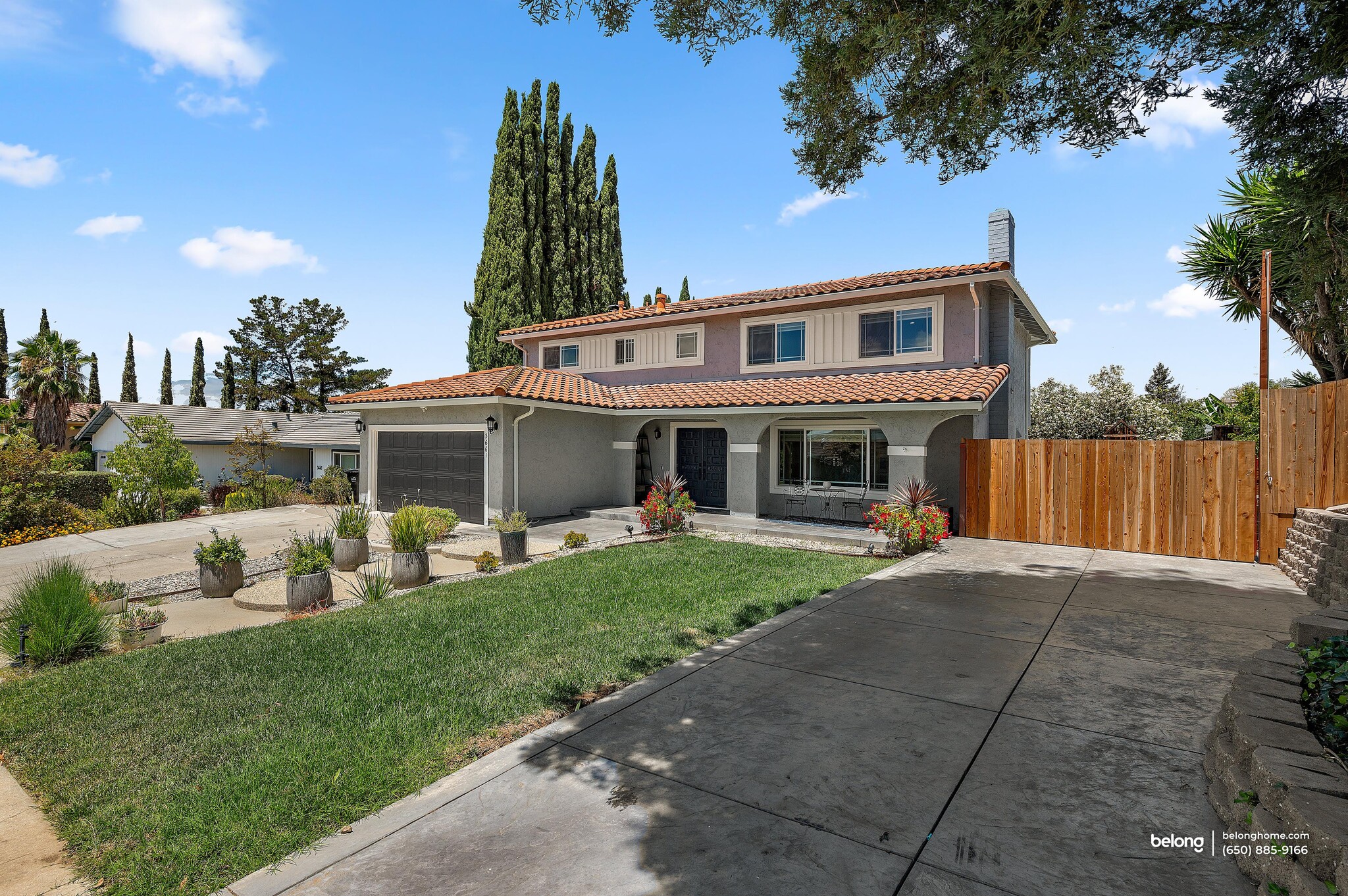 Building Photo - 3661 Slopeview Dr