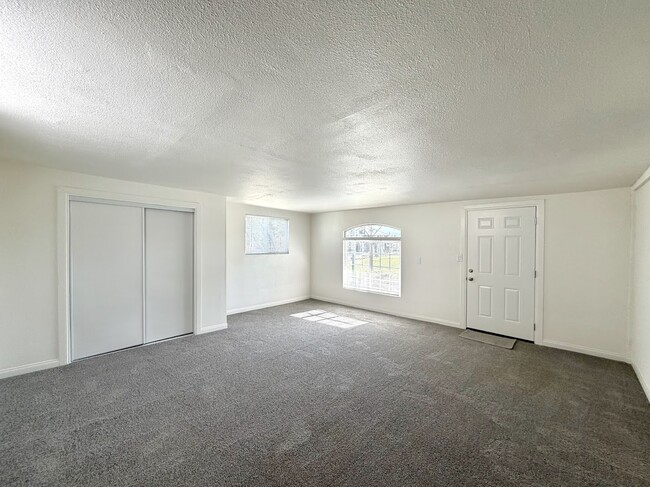 Building Photo - 18089 Capri St