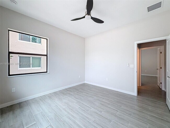 Building Photo - 402-414 NW 41st St