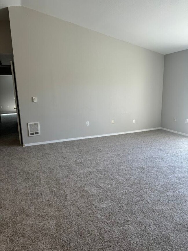 Building Photo - A New Wave of Living Here At Powell Court Apartments!