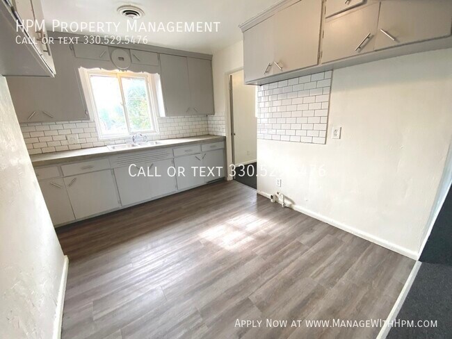 Building Photo - 1415 Yale Ave NW