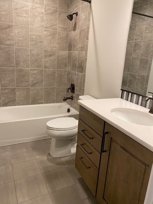 Building Photo - STUNNING 4 BED/4 BATH PATIO HOME IN FLYING HORSE!