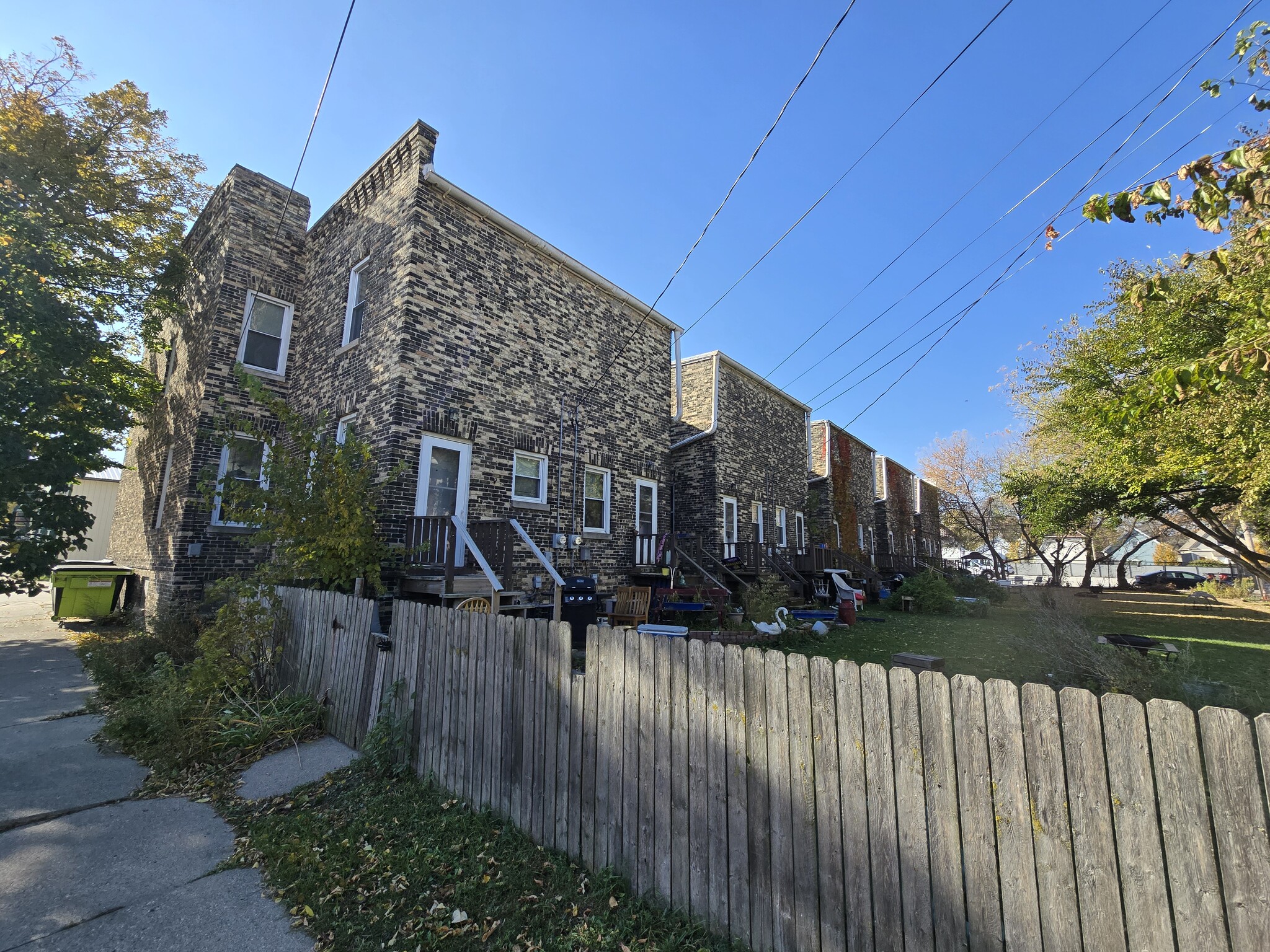 Building Photo - 385 E Becher St