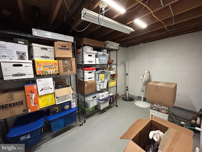 Building Photo - 5 Cedar Woods Dr