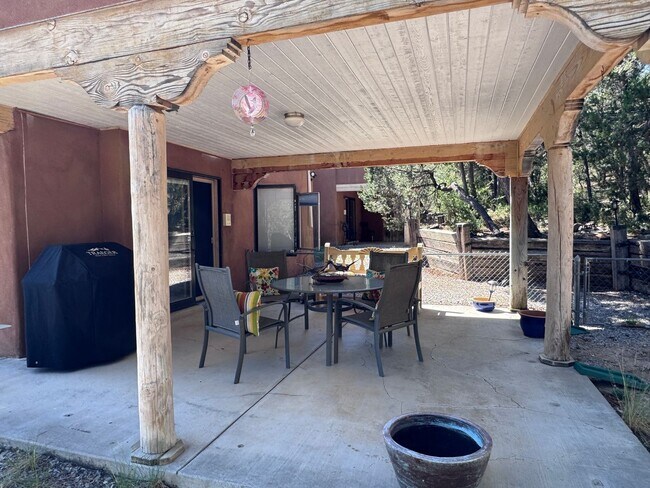 Building Photo - 3 Bedroom, 2.5 Bathroom Home in Tijeras, NM