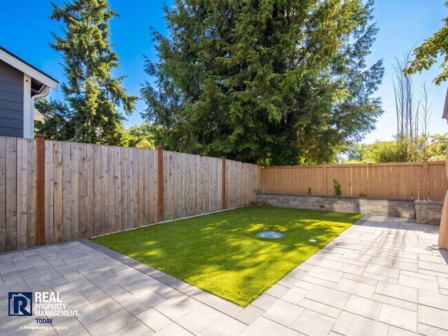 Building Photo - Modern 5-Bedroom Home with Mother-In-Law Suite & Covered Patio!