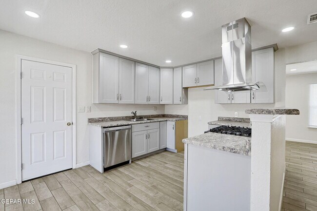 Building Photo - 10401 Centaur Dr