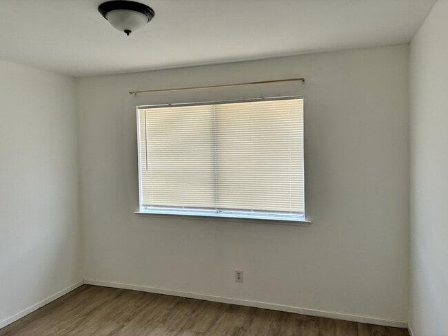 Building Photo - 4714 Greenholme Dr