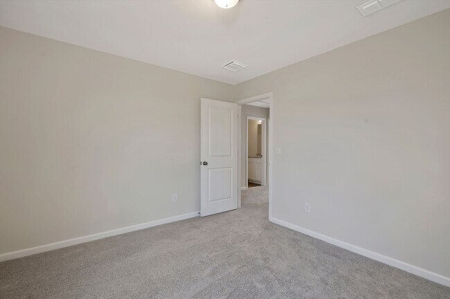 Building Photo - 1519 Hollins Dr