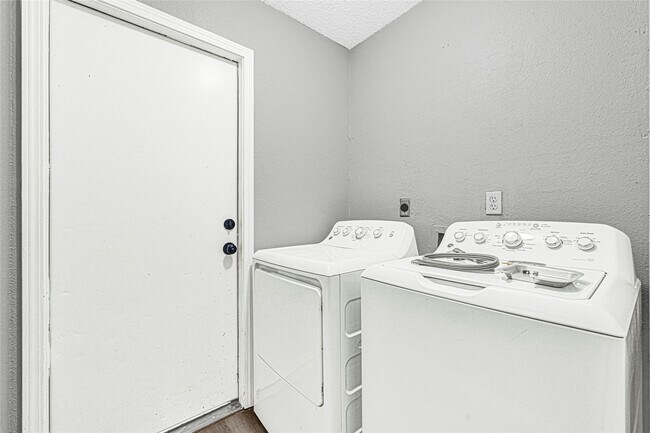 Building Photo - 1806 Settlers Ct