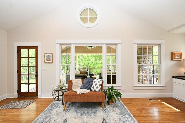 Building Photo - **RARE BRENTWOOD FIND, A MASTERCLASS IN ELEGANT SOUTHERN DESIGN**