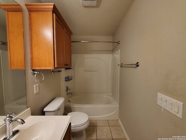 Building Photo - 555 Planters Pass