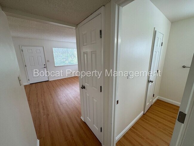 Building Photo - 1501 N Edmonds Dr