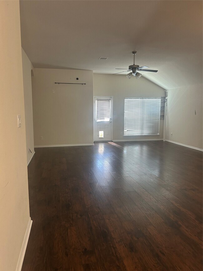 Building Photo - 8407 Broadleaf Ave