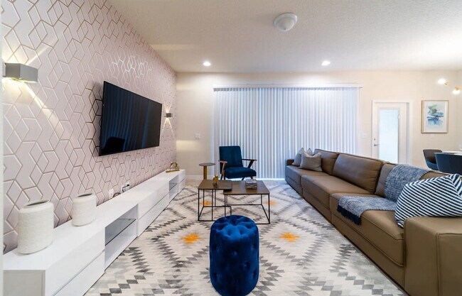 Building Photo - 2422 Dubai St