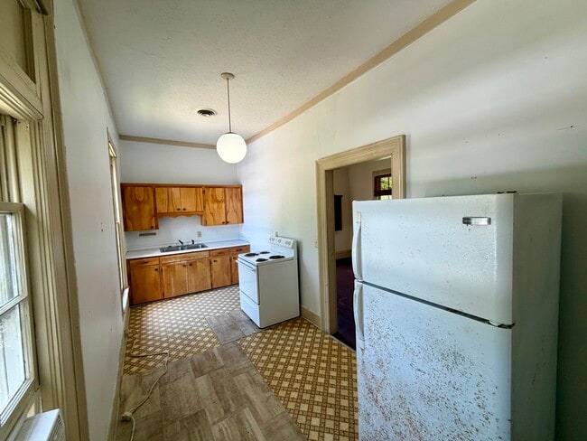 Building Photo - 820 7th Ave N