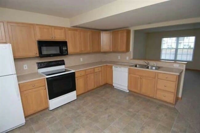 Building Photo - 3880 Kenowa Ave SW