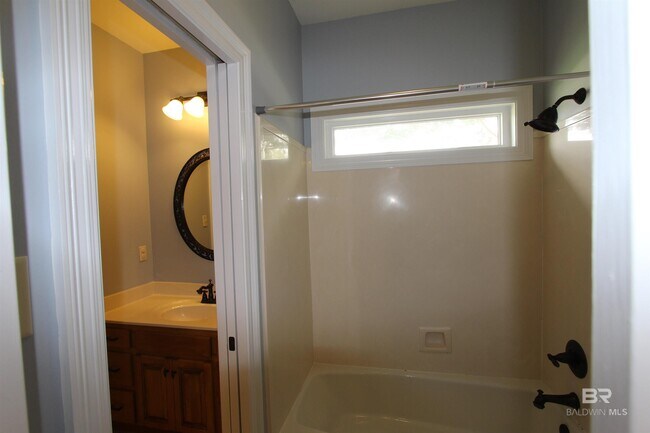 Building Photo - 9948 Sommerset Dr