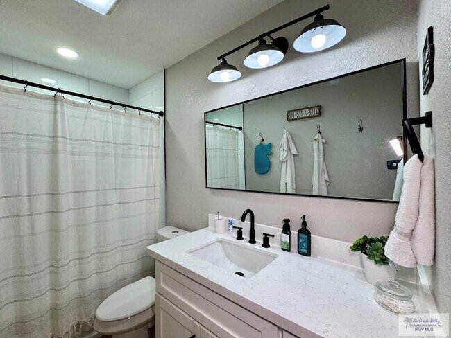 Building Photo - 35059 Anaqua Dr
